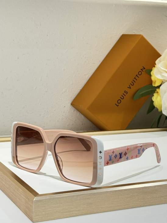 Picture of Louis Vuitton Sunglasses _SKUfw77619517fw